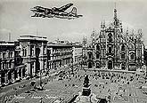 Milano 1950 aereo sopra piazza duomo