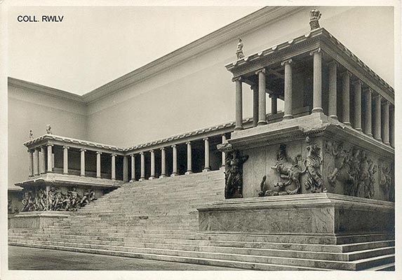 Berlin Altar von Pergamon - alte Ansichtskarte c1930