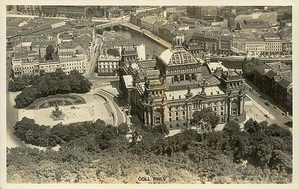 Berlin Reichstagsgebaude Luftbild alte Postkarte c1930