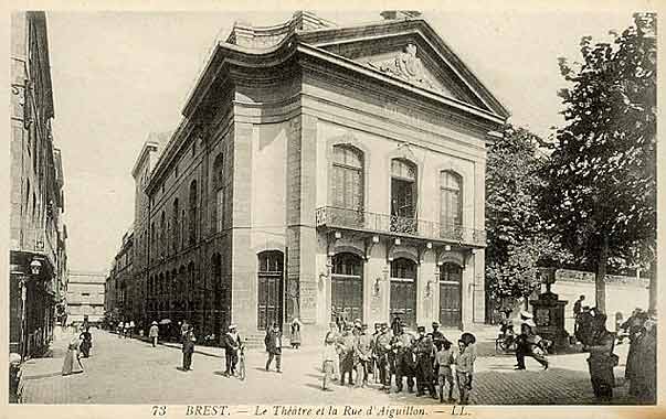 Brest le theatre et la rue d'Aiguillon