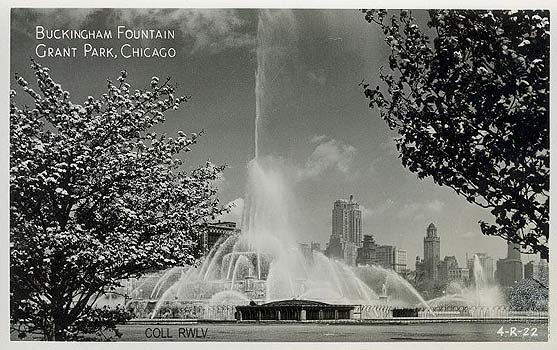 vintage postcard Chicago Grant Park Buckingham fountain