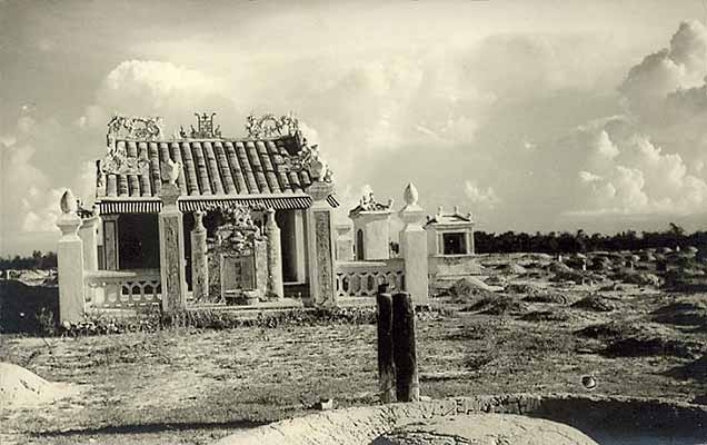 carte photo ancienne d'un cimetiere chinois