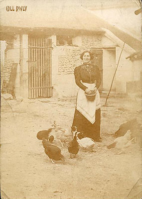 domestique dans une basse-cour 1912