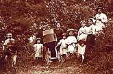 famille 1900 en promenade