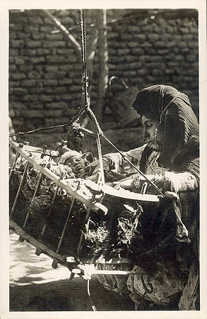 carte postale ancienne Femme Arabe avec bebe