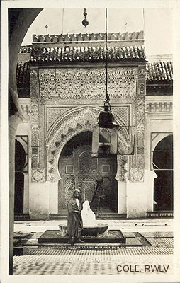 carte postale ancienne Fes interieur de mosquee c1950