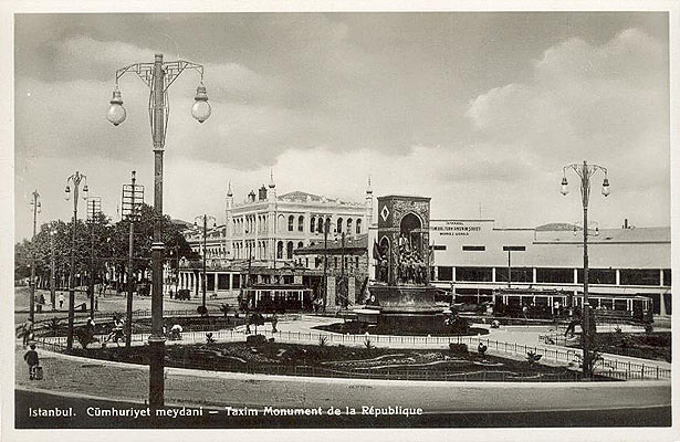 vintage postcard c1930 Istanbul monument de la Republique