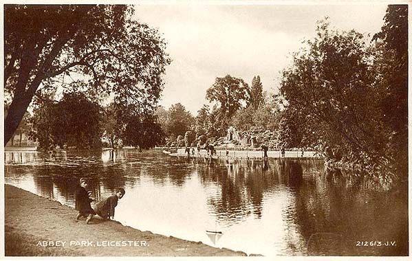 Abbey park Leicester vintage postcard