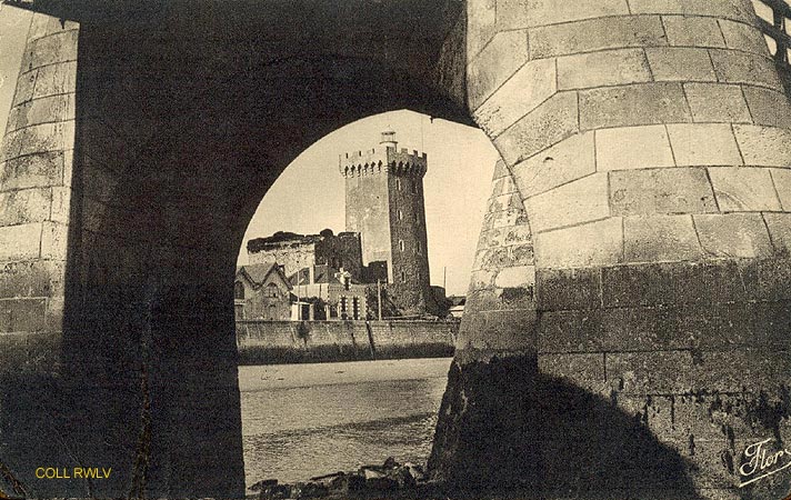 Les Sables d'Olonne la tour d'Arundel carte postale c1930