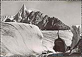 la grotte de la Mer de Glace carte postale c1950