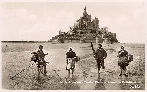 Mt St Michel pecheurs de greves et coquetieres c1930