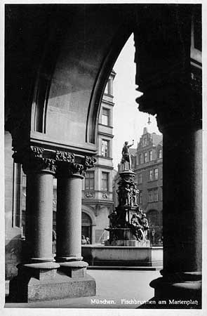 Muenchen Fischbrunnen am Marienplatz alte Postkarte 1931