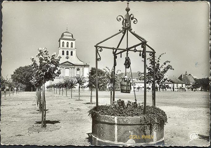 Neuf Brisach Haut Rhin la place et vieux puits 1962