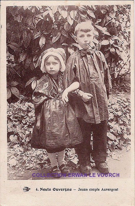 carte postale ancienne enfants noce auvergnate