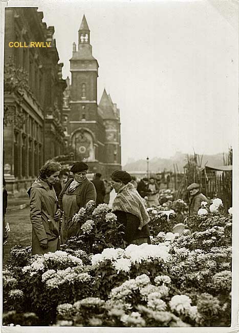 Paris le marché aux fleurs en 1941