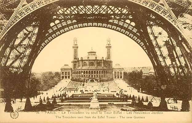 carte postale Paris le Trocadero vu sous la Tour Eiffel