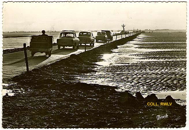 ile de Noirmoutier Vendee passage du Gois carte postale c1950