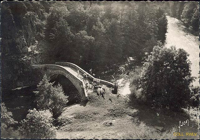 troupeau et pont sur la Cure, Pierre Perthuis Vezelay, carte Yvon