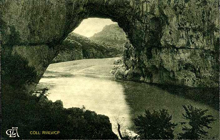 Le Pont d' Arc - carte heliogravure Arlaud c1930