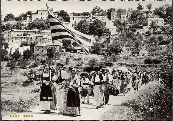 cpa carte postale ancienne defile folklorique en Provence