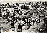 defile folklorique en Provence c1950