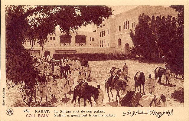 carte postale ancienne 1930 Rabat le Sultan sort de son palais