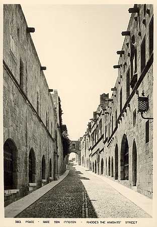 carte postale ancienne Rhodes rue des Chevaliers