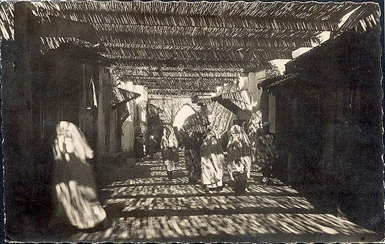 Sefrou Maroc rue couverte c1950