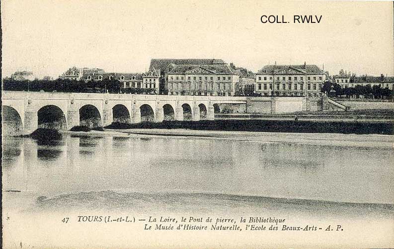 CPA Tours le pont de pierre 1917