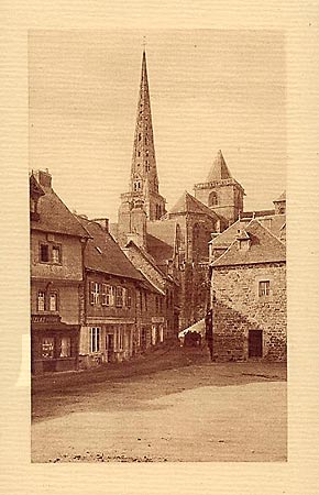 carte postale ancienne Treguier la rue Ernest Renan