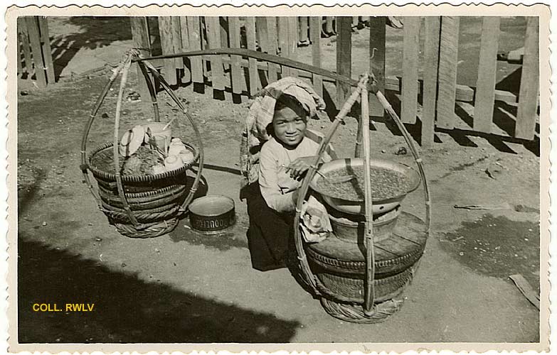 carte postale Indochine marchande ambulante 1958