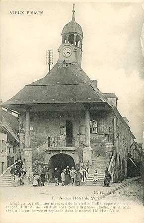 carte postale 1910 Vieux Fismes ancien Hotel de ville