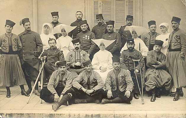 Zouaves et Soeurs a cornettes